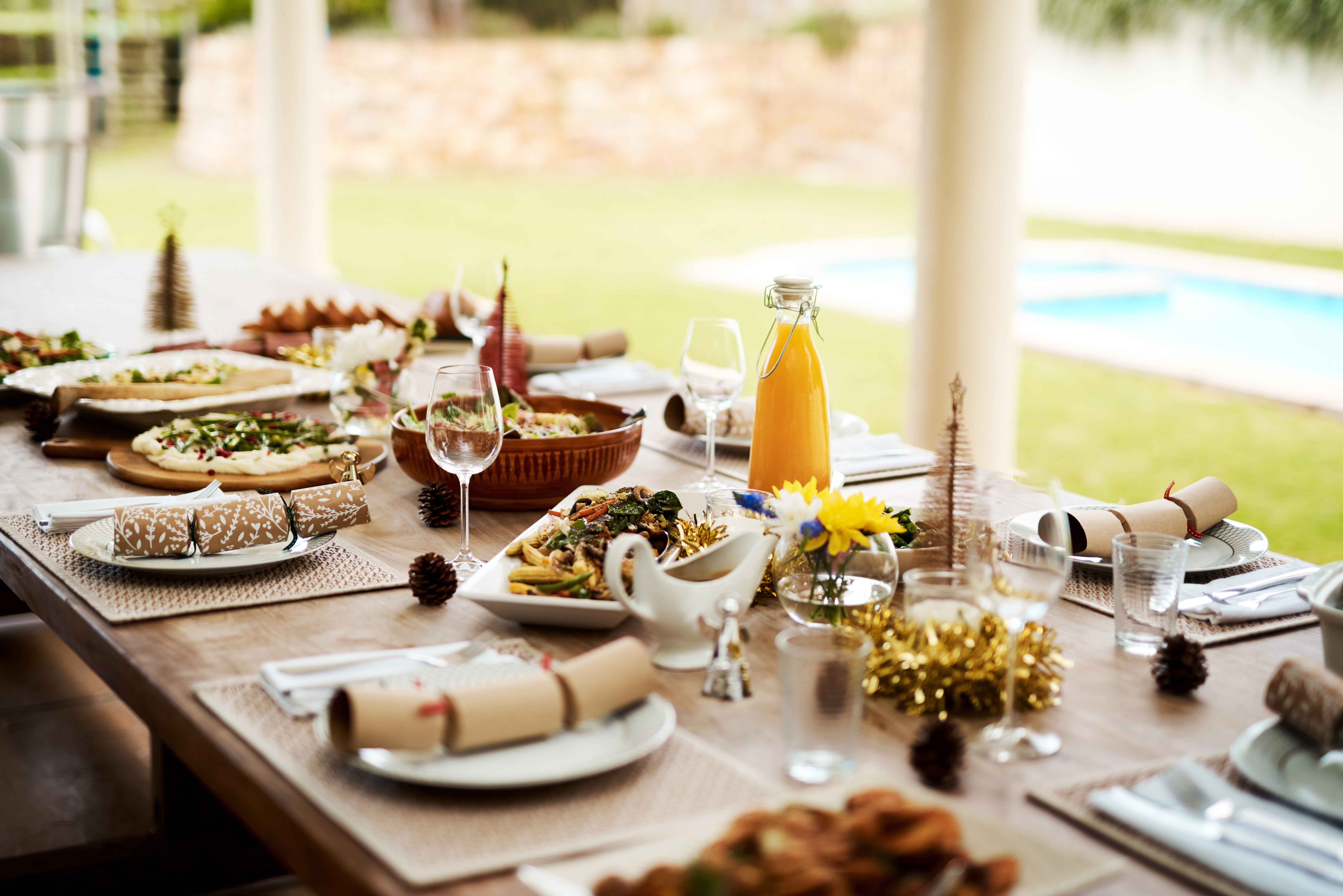 5 ways to save money on that big family lunch this festive season